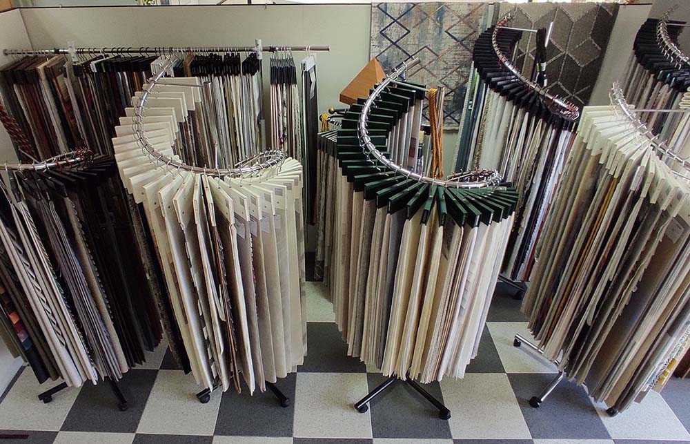 Stoffmuster im Showroom